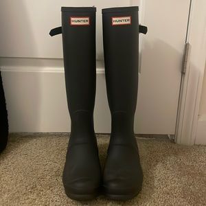 Navy Hunter Boots. Size 9